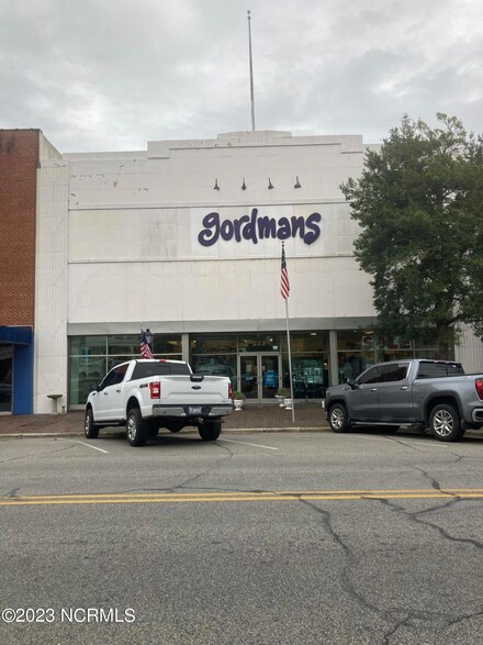 213 S Broad St, Edenton, NC 27932