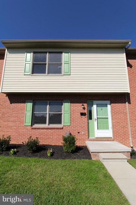 34 Orchard St, Hanover, PA 17331