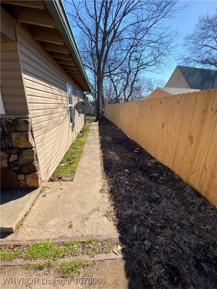 410 N 12th St, van Buren, AR 72956