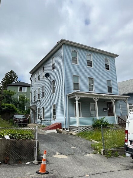 12 Whitney St, Worcester, MA 01610