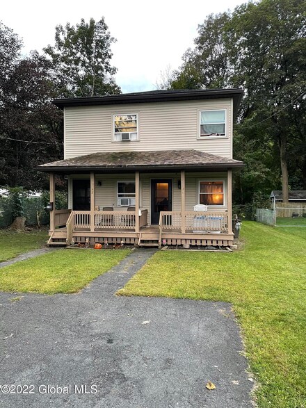 14 Alma Ct, Troy, NY 12180