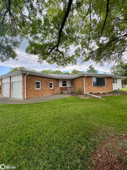 13186 Cedar Hills Dr, Burlington, IA 52601