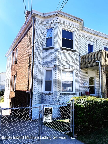 136 Mcclean Ave, Staten Island, NY 10305