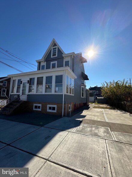 2039 Genesee St, Trenton, NJ 08610