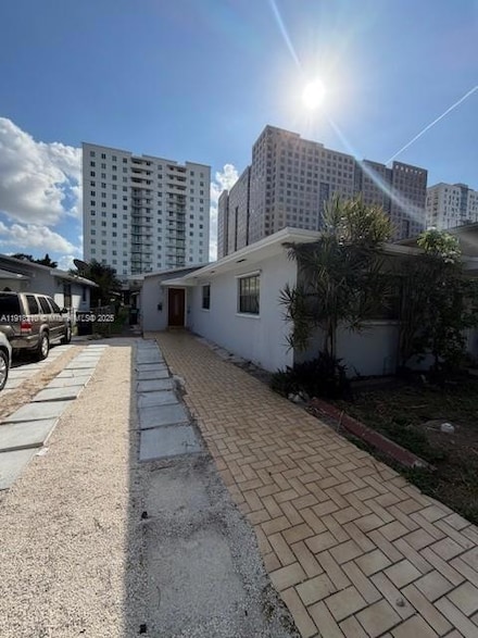 10890 SW 6th St, Miami, FL 33174