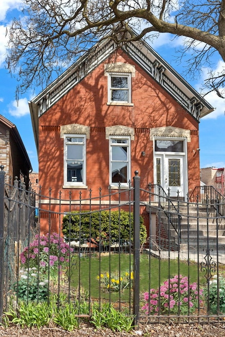 2428 W Arthington St, Chicago, IL 60612