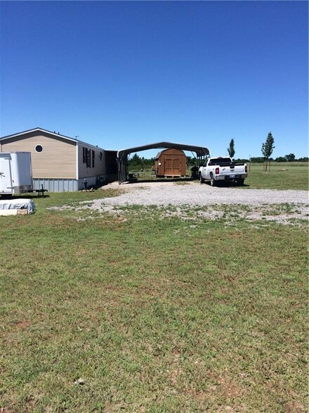 3173 County Street 2790, Cement, OK 73017