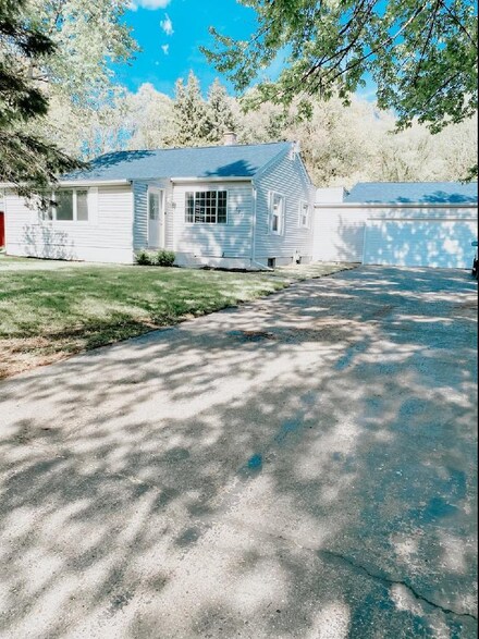 292 Reynolds Rd, Springfield, MI 49037