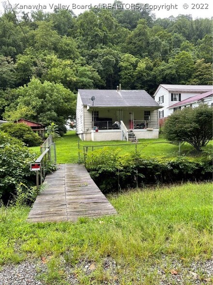 127 Horsemill Hollow Rd, Cedar Grove, WV 25039
