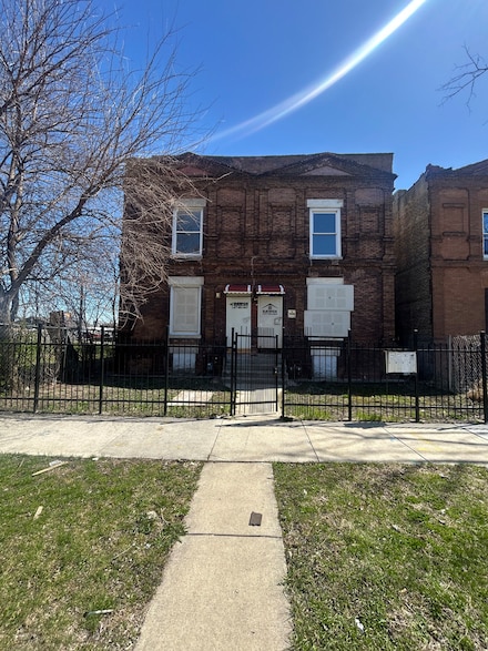 209 N La Crosse Ave, Chicago, IL 60644