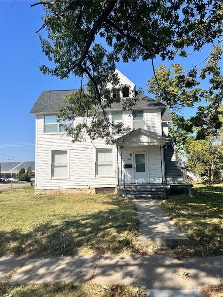 302 14th St NE, Cedar Rapids, IA 52402