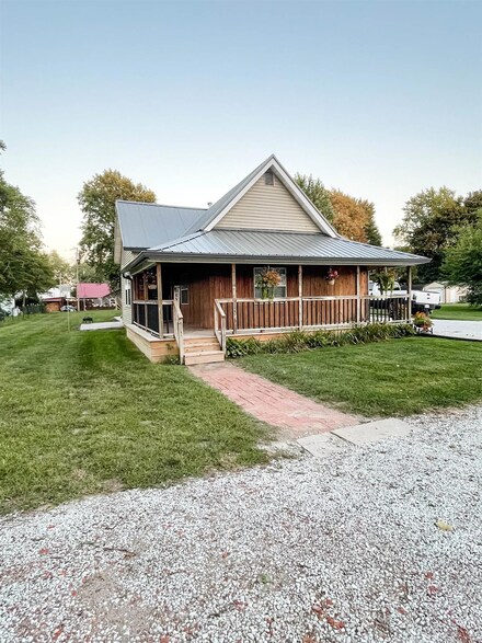 131 N Grayson St, Sharpsville, IN 46068
