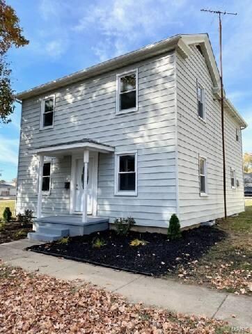 671 Franklin St, Carlyle, IL 62231