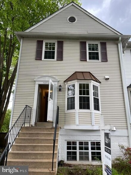 13703 Flowing Brook Ct Unit 44A, Chantilly, VA 20151