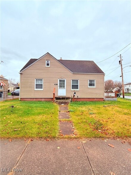 706 E Archwood Ave, Akron, OH 44306