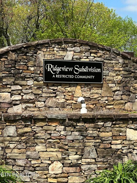 1009 Ridge View Rd, Maryville, TN 37801