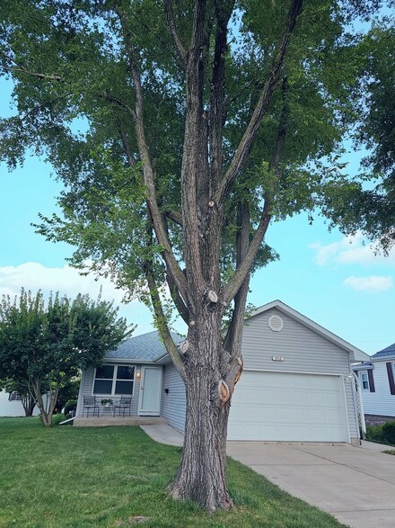 1712 Highland Ave, Crest Hill, IL 60403