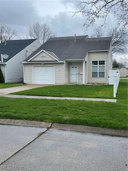 121 Euclid St, Elyria, OH 44035