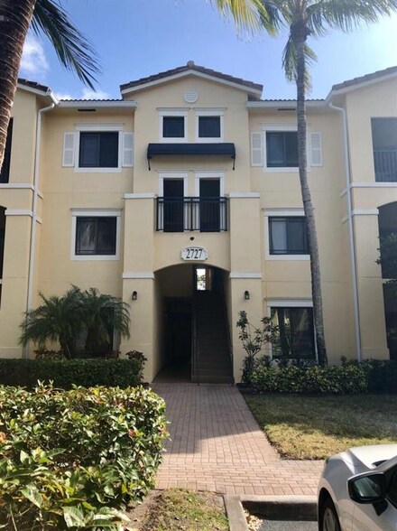 2727 Anzio Ct Unit 306, Palm Beach Gardens, FL 33410