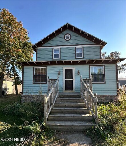 403 4th St, Henry, SD 57243