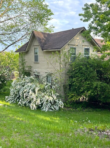 100 Park St W, Cannon Falls, MN 55009