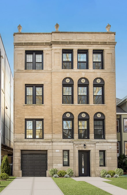 1535 W Estes Ave, Chicago, IL 60626