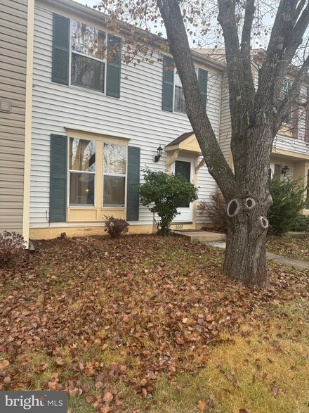 8607 Hamilton Ct, Manassas Park, VA 20111