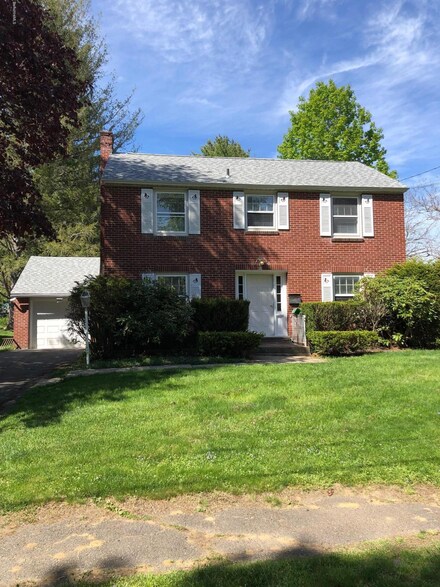 38 Beverly St, Dalton, MA 01226