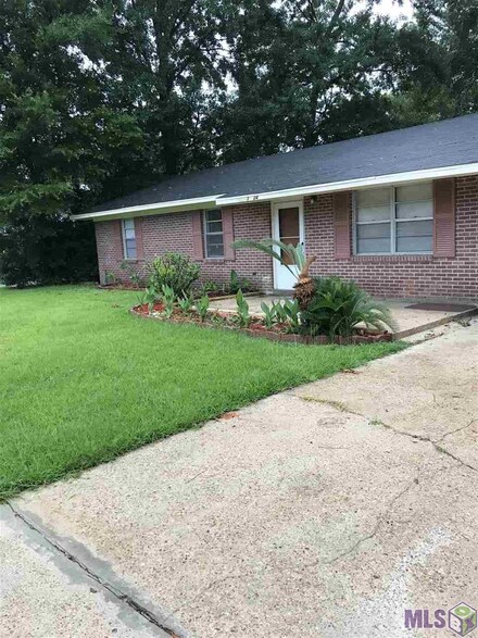12324 Castle Hill Dr, Baton Rouge, LA 70814