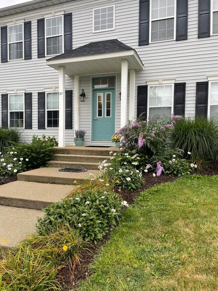 27 Dornoch St Unit D, Valparaiso, IN 46385
