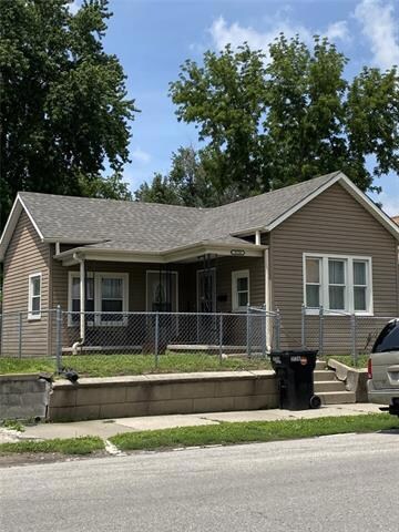 2136 S 10 St, Saint Joseph, MO 64503