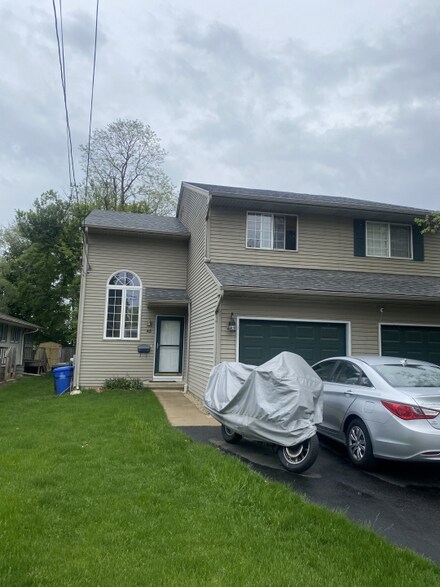 48 Elm Ave, Carpentersville, IL 60110