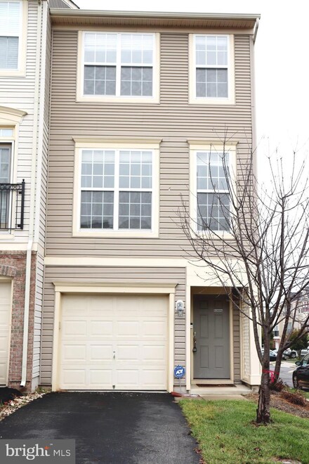 15640 John Diskin Cir, Woodbridge, VA 22191
