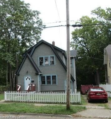 1035 Maple Ave, Jackson, MI 49203