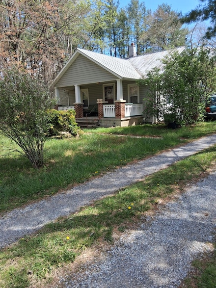 4244 Bradshaw Rd, Salem, VA 24153