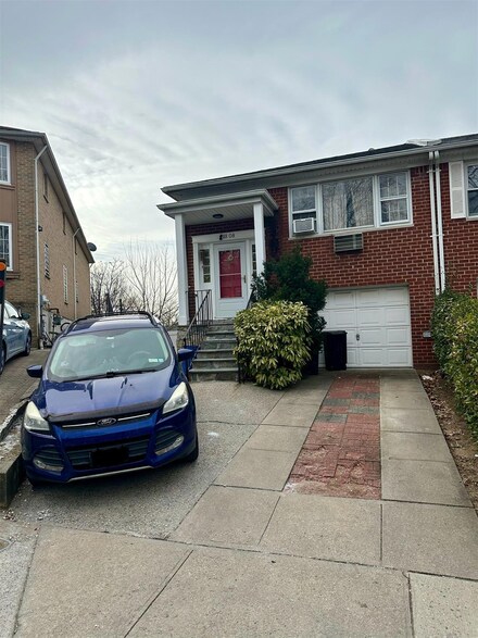 18-08 157th St, Whitestone, NY 11357