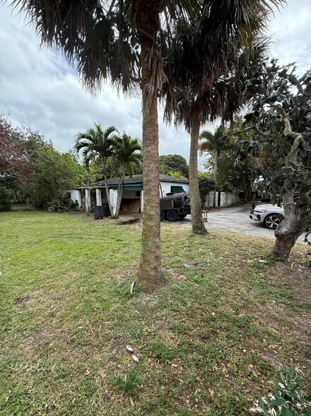 606 Mercury St, West Palm Beach, FL 33406