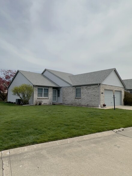 1316 Quail Run Dr, Savoy, IL 61874