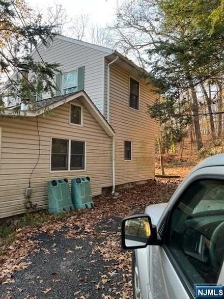 15 Deer Path, West Milford, NJ 07480