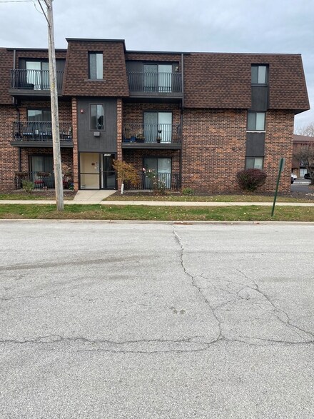 14526 S Muskegon Ave Unit 3C, Chicago, IL 60633