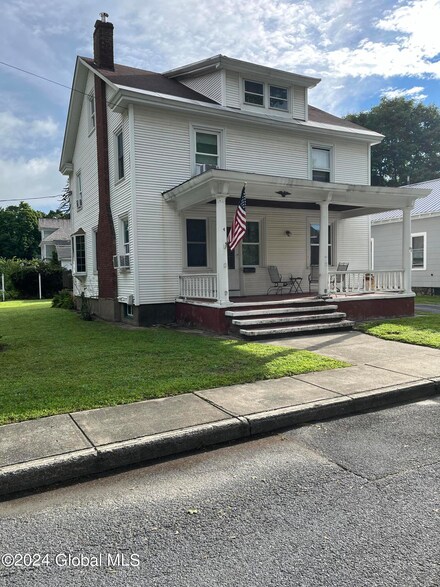 4 Sarver St, Hudson Falls, NY 12839