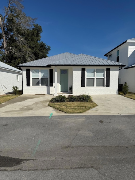 114 Penny Ln, Valparaiso, FL 32580