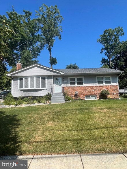 13911 Bauer Dr, Rockville, MD 20853