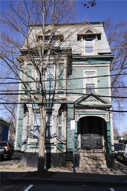 431 Pine St, Providence, RI 02907