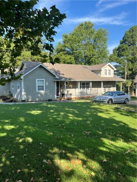 4111 N Old Wire Rd, Fayetteville, AR 72703
