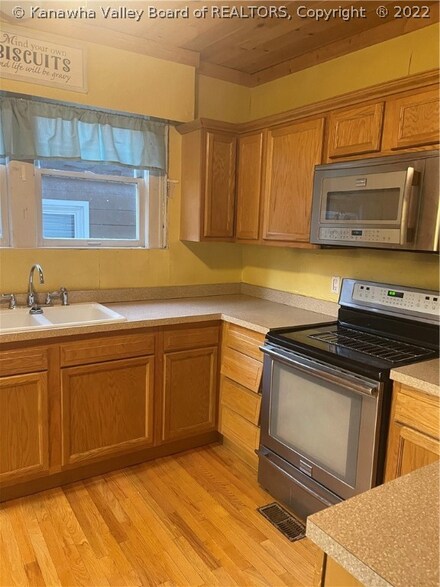 224 1st Ave, Logan, WV 25601