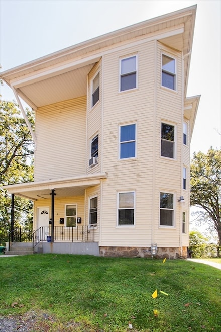 6 Adolph St, Worcester, MA 01605