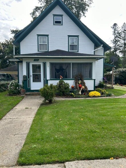 709 Griswold St, Jackson, MI 49203
