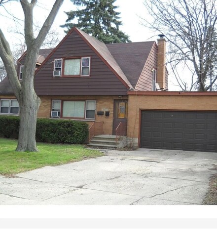 713 S Gretta Ave, Waukegan, IL 60085