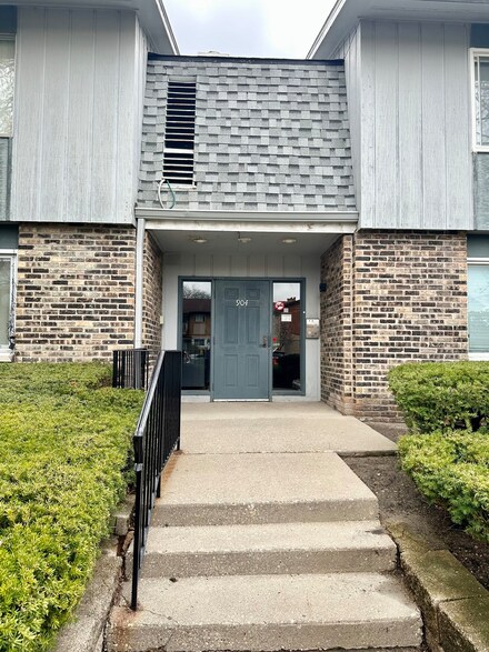 904 E Old Willow Rd Unit 102, Prospect Heights, IL 60070
